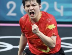 又见绝平！纽约尼克斯与巴塞罗那鏖战至终场，樊振东读秒救主(终场表演石凯歌词)